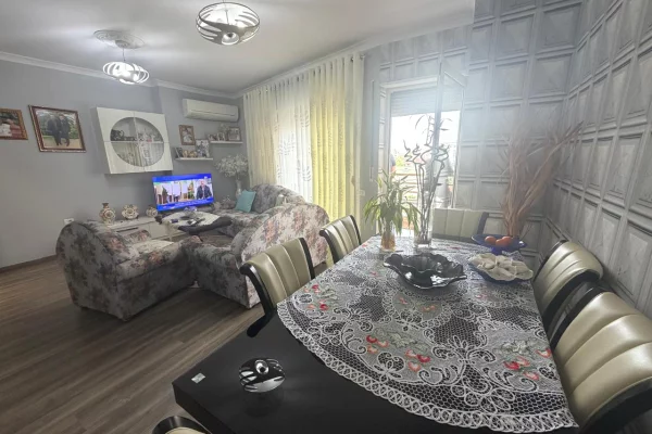 Shtepi ne shitje Apartament ne Tirane, 2+1, Mobilimi E mobiluar, Pagesa 260,000  Euro.