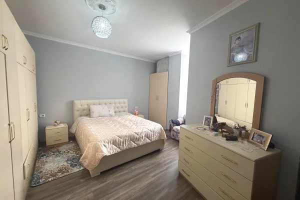 Shtepi ne shitje Apartament ne Tirane, 2+1, Mobilimi E mobiluar, Pagesa 260,000  Euro.