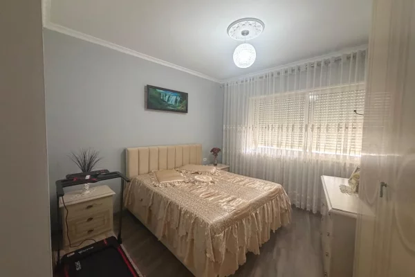 Shtepi ne shitje Apartament ne Tirane, 2+1, Mobilimi E mobiluar, Pagesa 260,000  Euro.