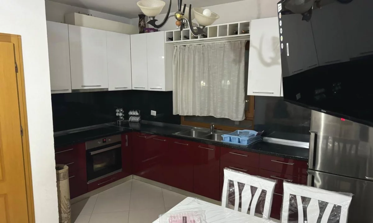 Shtepi me qera Vila Luksoze ne Tirane, 2+1, Mobilimi E mobiluar, Pagesa 45,000  Leke.