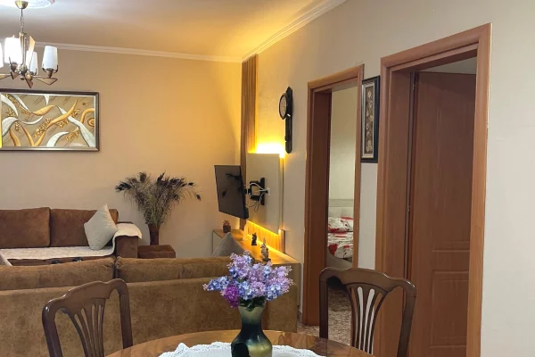 Shtepi me qera Apartament ne Tirane, 2+1, Mobilimi E mobiluar, Pagesa 60,000  Leke.