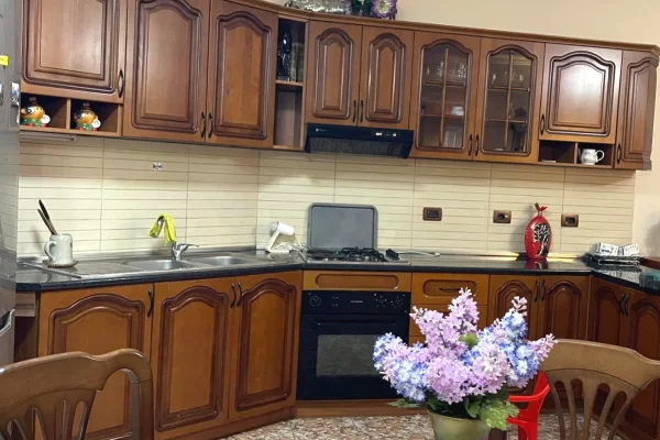 Shtepi me qera Apartament ne Tirane, 2+1, Mobilimi E mobiluar, Pagesa 60,000  Leke.