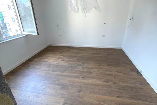 Ambient biznesi me qera 3+1 ne Tirane - 1,000 Euro