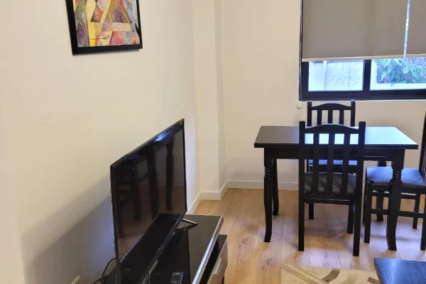 Shtepi me qera Apartament ne Tirane, 1+1, Mobilimi E mobiluar, Pagesa 60,000  Leke.