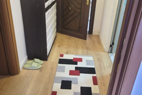 Shtepi me qera Apartament ne Tirane, 1+1, Mobilimi E mobiluar, Pagesa 60,000  Leke.