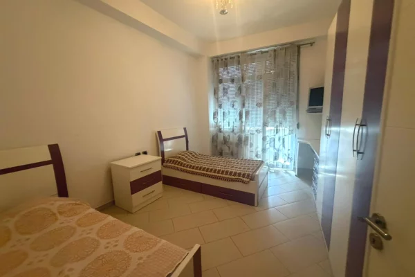 Shtepi ne shitje Apartament ne Tirane, 2+1, Mobilimi E mobiluar, Pagesa 250,000  Euro.