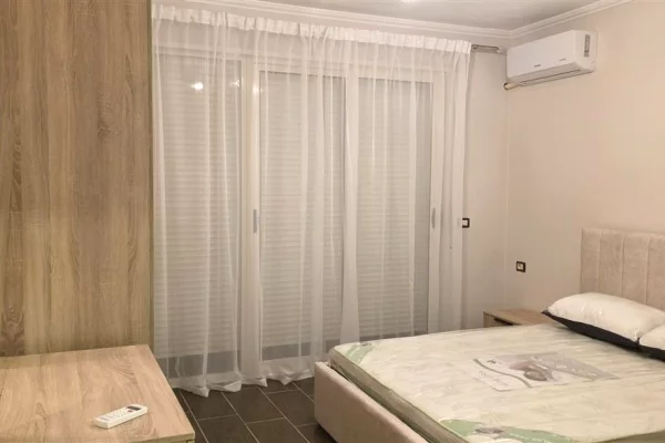 Shtepi me qera Apartament ne Tirane, 2+1, Mobilimi E mobiluar, Pagesa 50,000  Leke.