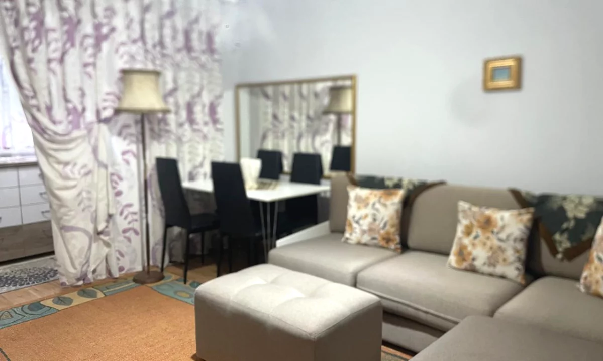 Shtepi me qera Apartament ne Tirane, 2+1, Mobilimi E mobiluar, Pagesa 65,000  Leke.