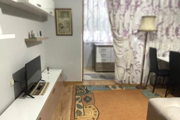 Shtepi me qera Apartament ne Tirane, 2+1, Mobilimi E mobiluar, Pagesa 65,000  Leke.