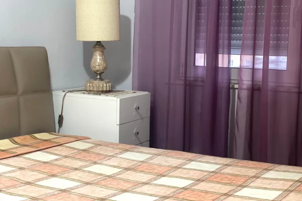 Shtepi me qera Apartament ne Tirane, 2+1, Mobilimi E mobiluar, Pagesa 65,000  Leke.