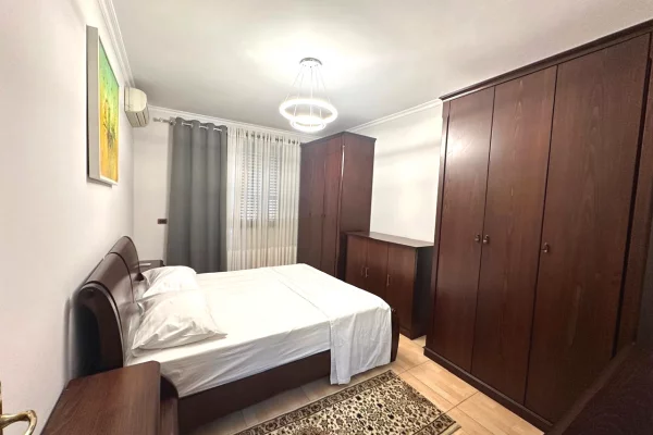 Shtepi me qera Apartament ne Tirane, 2+1, Mobilimi E mobiluar, Pagesa 800  Euro.