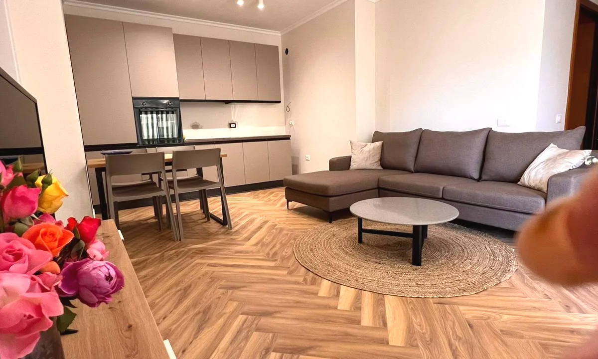 Shtepi me qera Apartament ne Tirane, 2+1, Mobilimi E mobiluar, Pagesa 800  Euro.