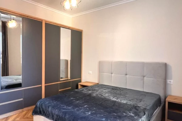 Shtepi me qera Apartament ne Tirane, 2+1, Mobilimi E mobiluar, Pagesa 800  Euro.
