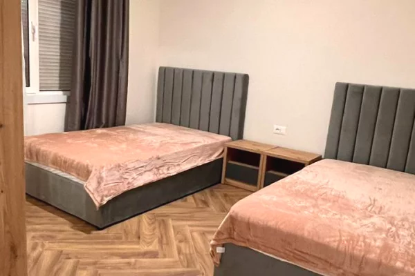 Shtepi me qera Apartament ne Tirane, 2+1, Mobilimi E mobiluar, Pagesa 800  Euro.