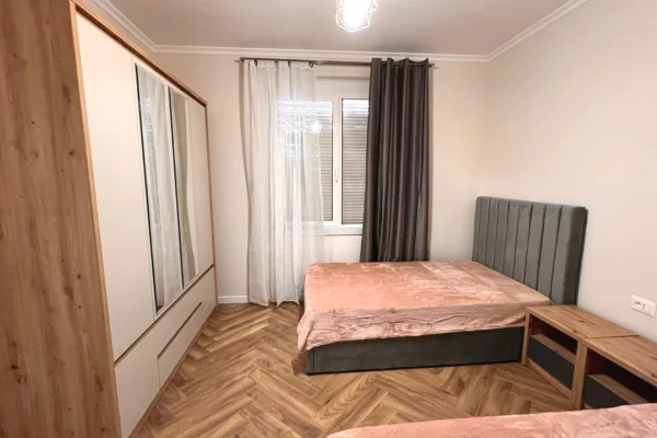 Shtepi me qera Apartament ne Tirane, 2+1, Mobilimi E mobiluar, Pagesa 800  Euro.