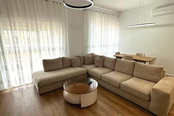 Shtepi me qera 1+1 ne Tirane - 45,000 Leke