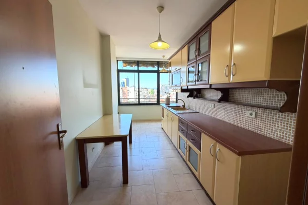 Shtepi me qera 3+1 ne Tirane - 80,000 Leke