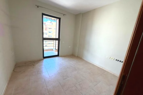 Shtepi me qera Apartament ne Tirane, 3+1, Mobilimi Pjeserisht e mobiluar, Pagesa 80,000  Leke.