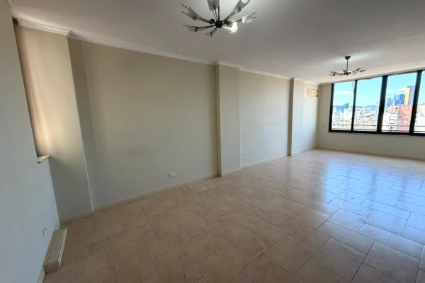 Shtepi me qera Apartament ne Tirane, 3+1, Mobilimi Pjeserisht e mobiluar, Pagesa 80,000  Leke.