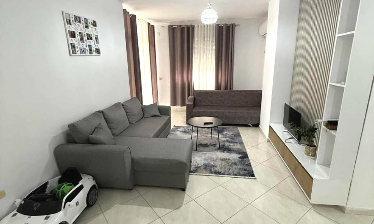 Shtepi me qera Apartament ne Tirane, 2+1, Mobilimi E mobiluar, Pagesa 55,000  Leke.