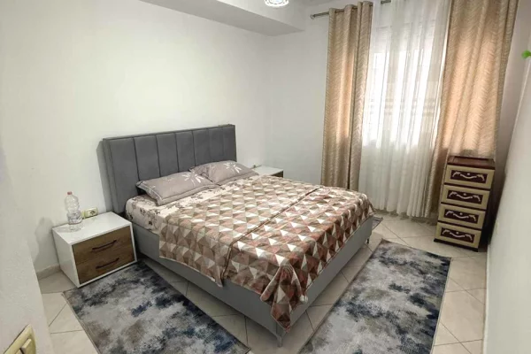 Shtepi me qera Apartament ne Tirane, 2+1, Mobilimi E mobiluar, Pagesa 55,000  Leke.