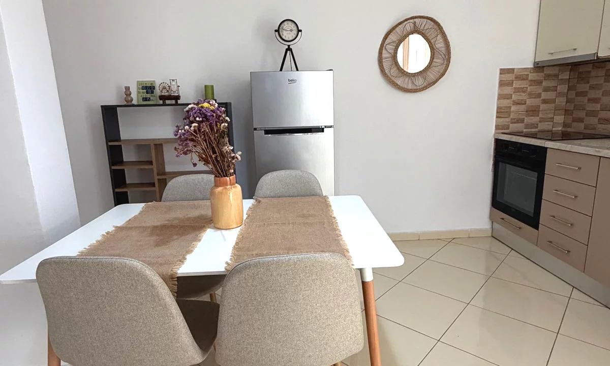 Shtepi me qera Vila Luksoze ne Tirane, 1+1, Mobilimi E mobiluar, Pagesa 40,000  Leke.