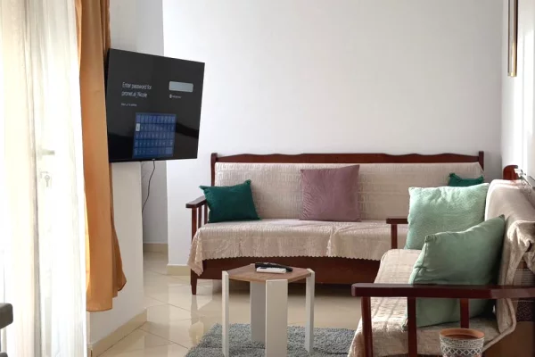 Shtepi me qera Vila Luksoze ne Tirane, 1+1, Mobilimi E mobiluar, Pagesa 40,000  Leke.