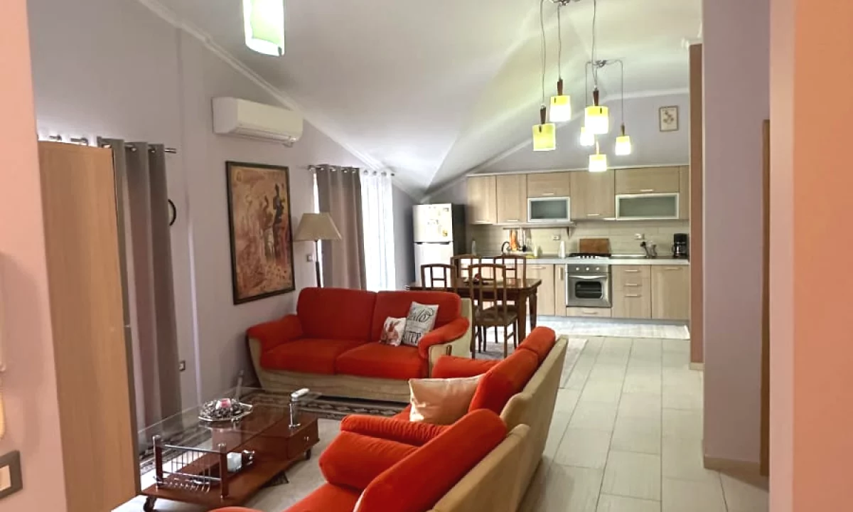 Shtepi me qera Vila Luksoze ne Tirane, 3+1, Mobilimi E mobiluar, Pagesa 85,000  Leke.