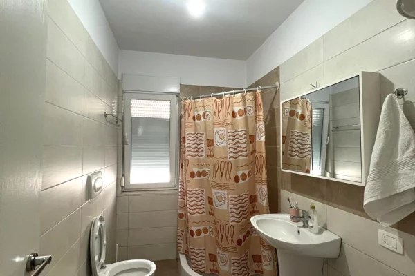 Shtepi me qera Apartament ne Tirane, 1+1, Mobilimi E mobiluar, Pagesa 55,000  Leke.