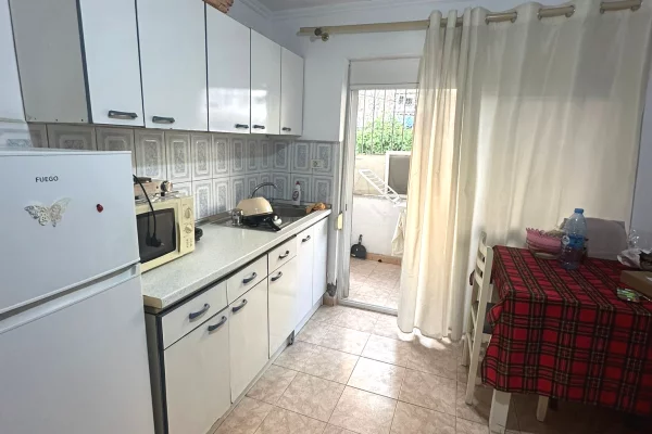 Shtepi me qera Apartament ne Tirane, 1+1, Mobilimi E mobiluar, Pagesa 40,000  Leke.