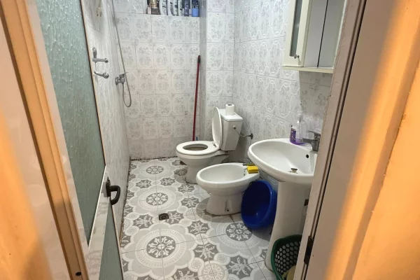 Shtepi me qera Apartament ne Tirane, 1+1, Mobilimi E mobiluar, Pagesa 40,000  Leke.