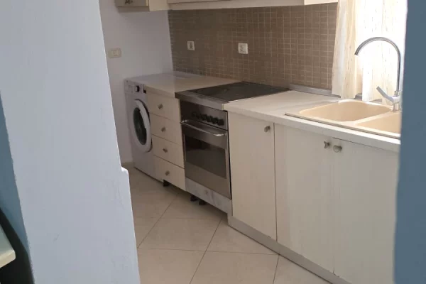 Shtepi me qera Vila Luksoze ne Tirane, 1+1, Mobilimi E mobiluar, Pagesa 45,000  Leke.