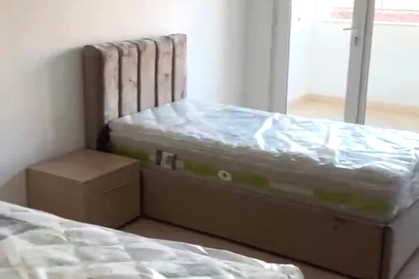Shtepi me qera Apartament ne Tirane, 2+1, Mobilimi E mobiluar, Pagesa 65,000  Leke.