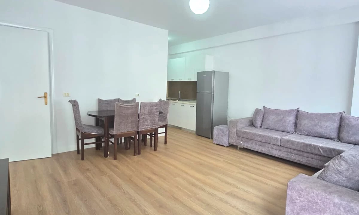 Shtepi ne shitje Apartament ne Tirane, 1+1, Mobilimi Pjeserisht e mobiluar, Pagesa 165,000  Euro.