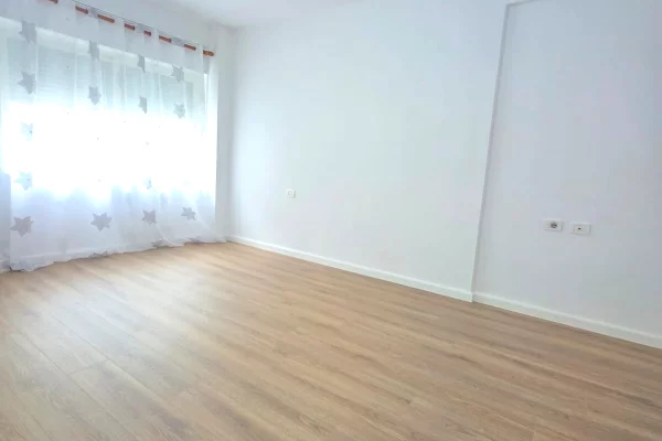 Shtepi ne shitje Apartament ne Tirane, 1+1, Mobilimi Pjeserisht e mobiluar, Pagesa 165,000  Euro.