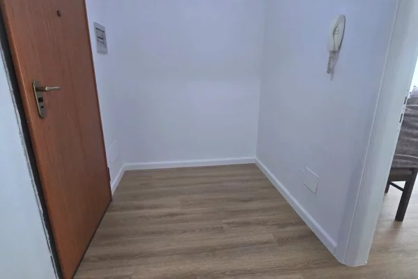 Shtepi ne shitje Apartament ne Tirane, 1+1, Mobilimi Pjeserisht e mobiluar, Pagesa 165,000  Euro.