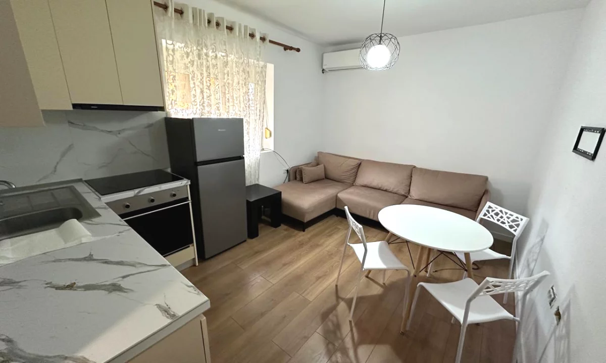 Shtepi me qera Apartament ne Tirane, 1+1, Mobilimi E mobiluar, Pagesa 50,000  Leke.