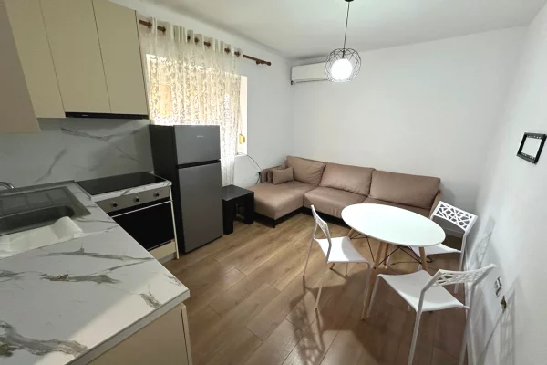 🏢Tek 21 Dhjetori jepet me qera apartament 1+1,i mobiluar.50,000Leke 