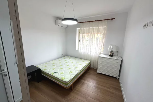 Shtepi me qera Apartament ne Tirane, 1+1, Mobilimi E mobiluar, Pagesa 50,000  Leke.