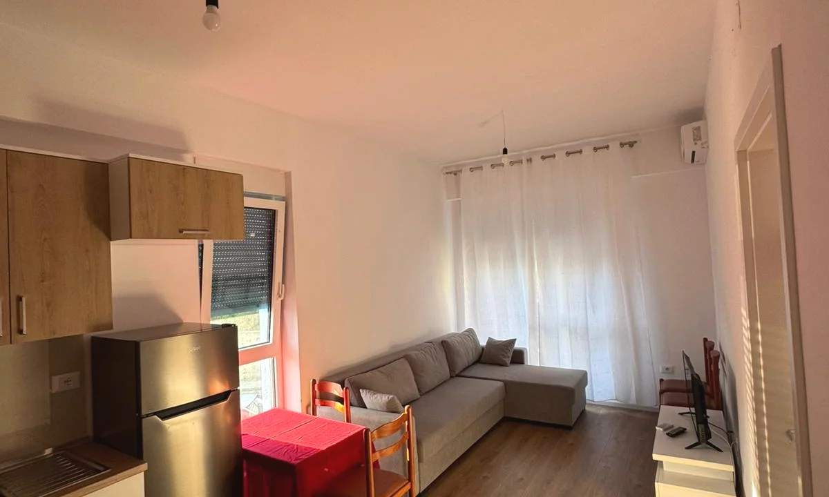 Shtepi me qera Apartament ne Tirane, 1+1, Mobilimi E mobiluar, Pagesa 40,000  Leke.