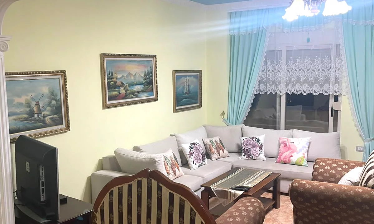 Shtepi me qera Apartament ne Tirane, 1+1, Mobilimi E mobiluar, Pagesa 50,000  Leke.