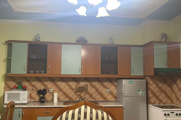 Shtepi me qera Apartament ne Tirane, 1+1, Mobilimi E mobiluar, Pagesa 50,000  Leke.