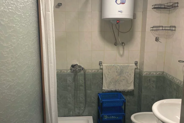 Shtepi me qera Apartament ne Tirane, 1+1, Mobilimi E mobiluar, Pagesa 50,000  Leke.