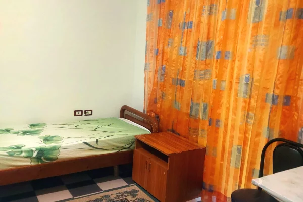 Shtepi me qera Apartament ne Tirane, Garsoniere, Mobilimi E mobiluar, Pagesa 28,000  Leke.