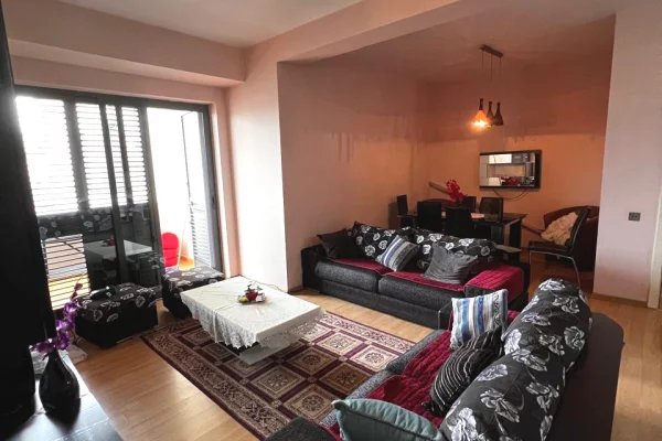 Shtepi me qera Apartament ne Tirane, 2+1, Mobilimi E mobiluar, Pagesa 60,000  Leke.
