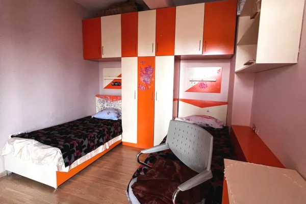 Shtepi me qera Apartament ne Tirane, 2+1, Mobilimi E mobiluar, Pagesa 60,000  Leke.