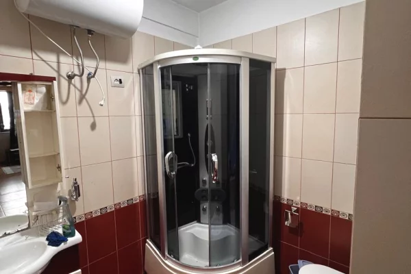 Shtepi me qera Apartament ne Tirane, 2+1, Mobilimi E mobiluar, Pagesa 60,000  Leke.