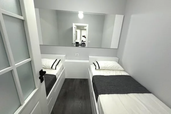 Shtepi me qera Apartament ne Tirane, 2+1, Mobilimi E mobiluar, Pagesa 900  Euro.