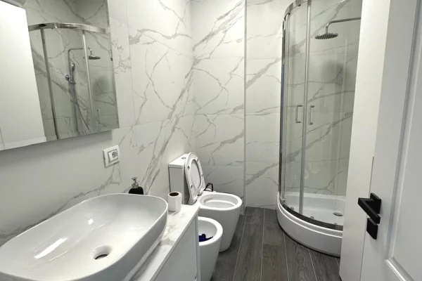 Shtepi me qera Apartament ne Tirane, 2+1, Mobilimi E mobiluar, Pagesa 900  Euro.