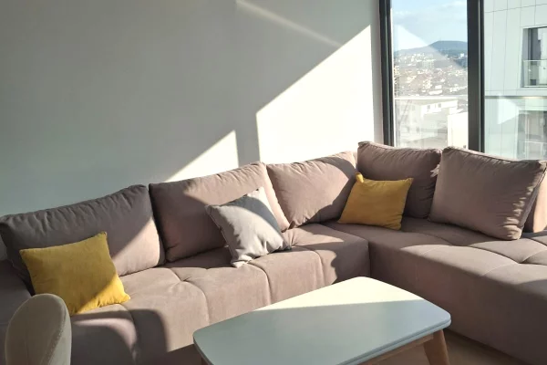 Shtepi me qera 2+1 ne Tirane - 65,000 Leke